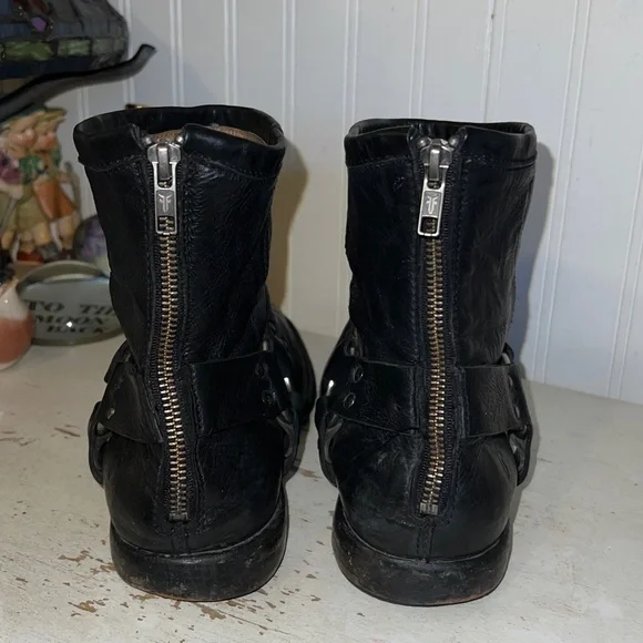 Vintage Frye distressed black leather harness boots size 8.5d
